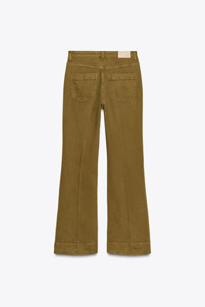 Jeans mit hohem Bund und Taschen