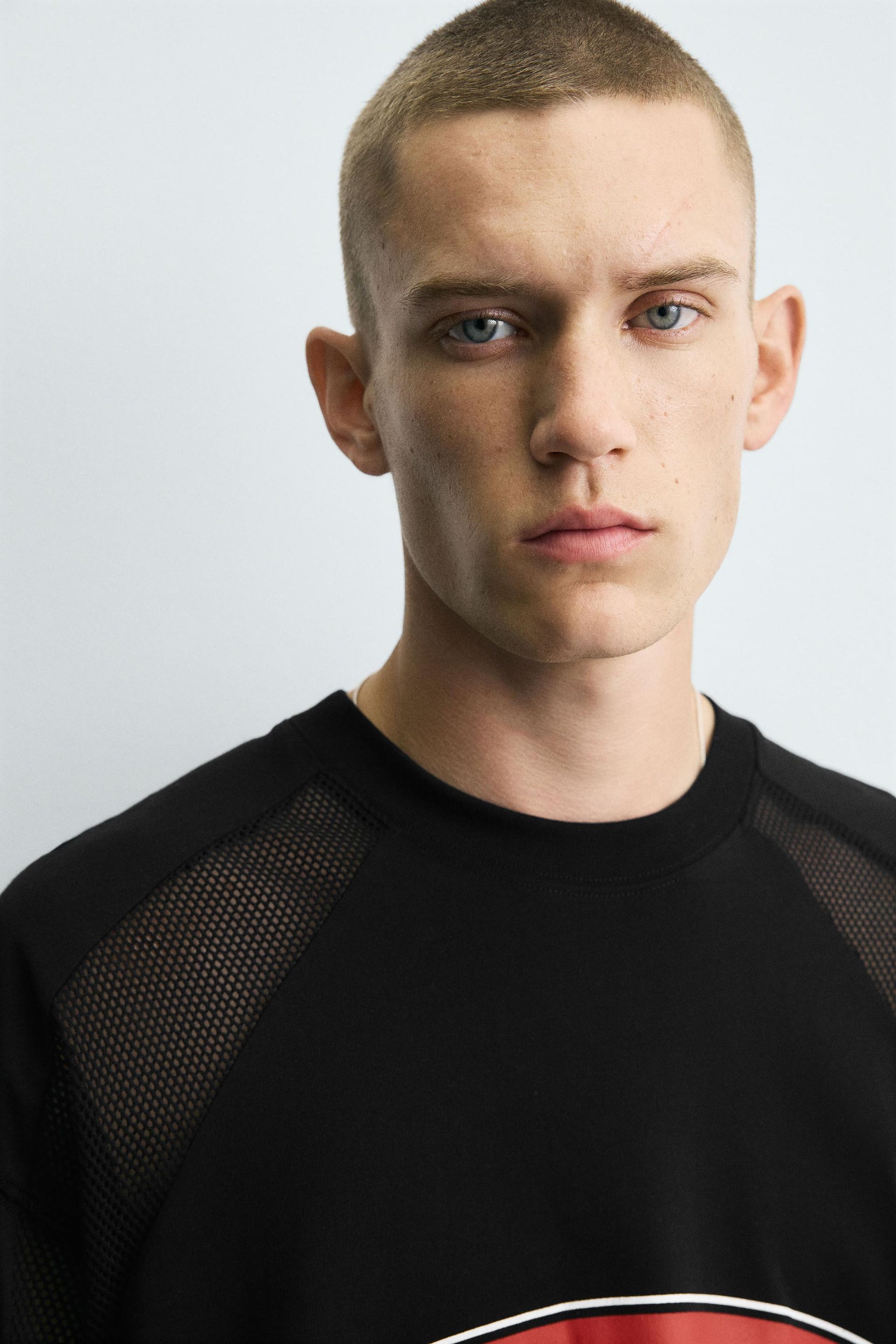 T-SHIRT WITH CONTRAST GRAPHICS - Image 5