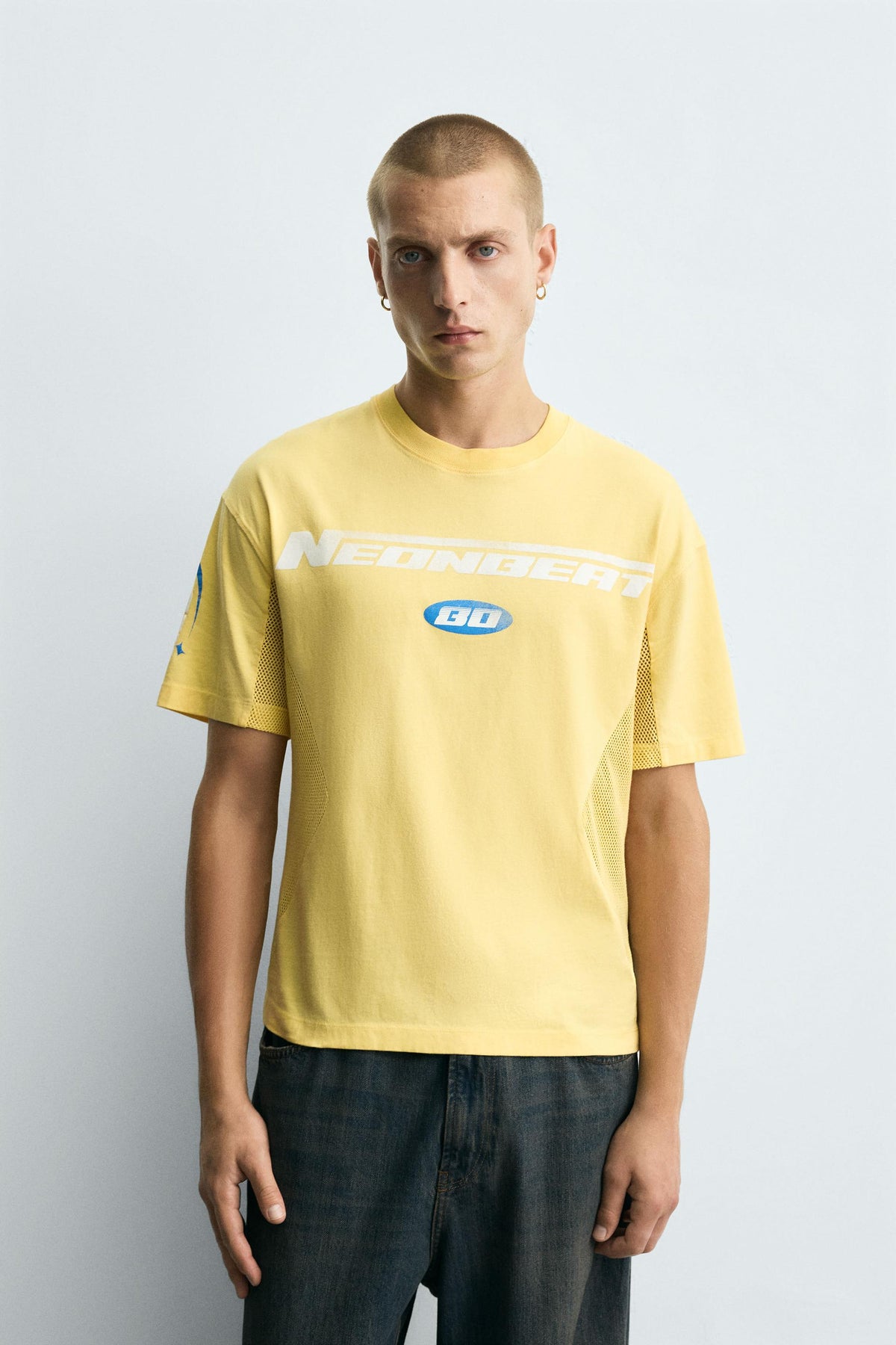 T-SHIRT WITH CONTRAST TEXT PRINTS - Image 2