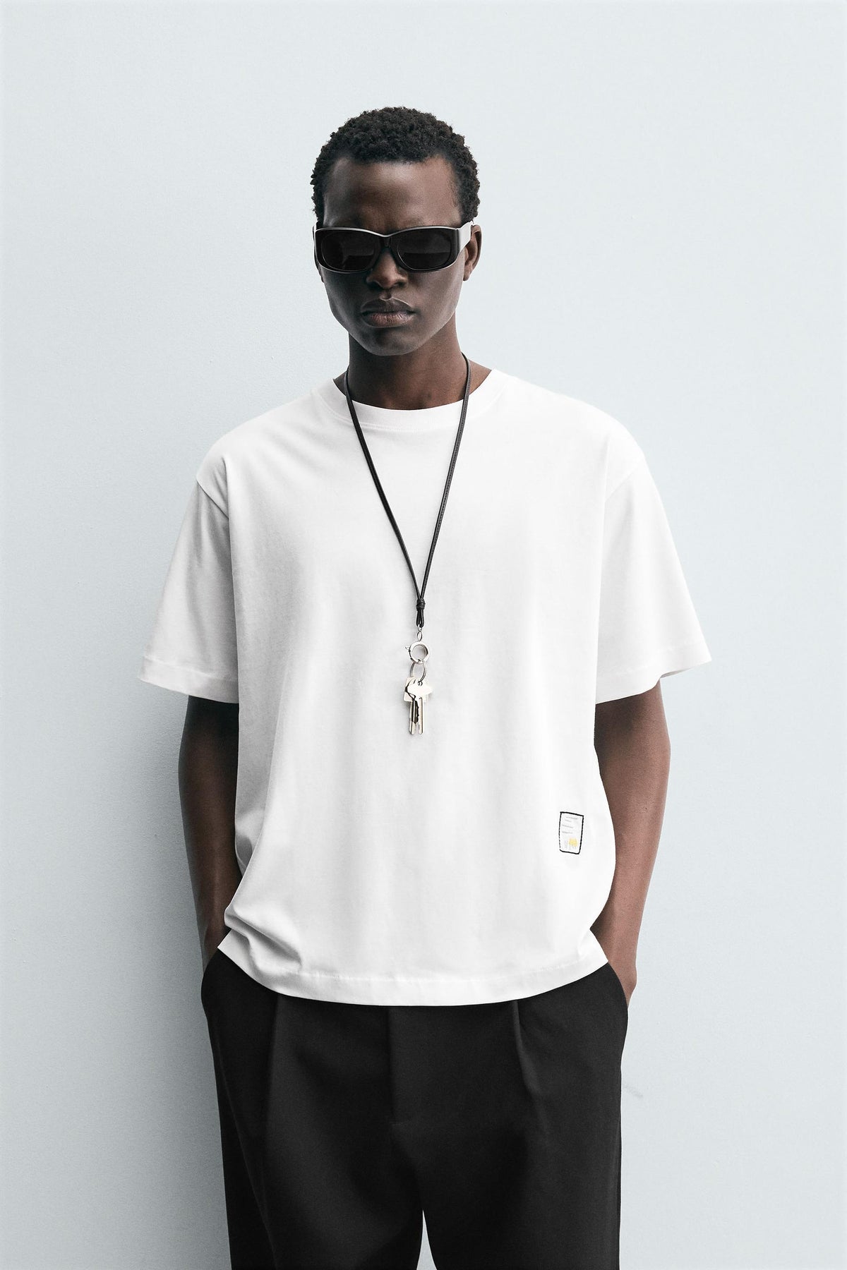 CONTRAST PATCH T-SHIRT - Image 2