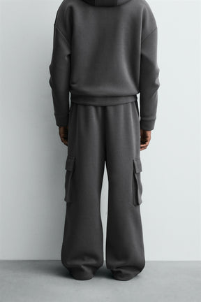 NEOPRENE-EFFECT PLEATED CARGO TROUSERS - Image 3