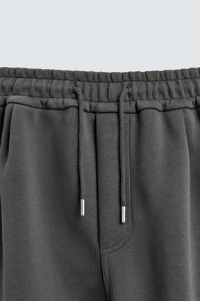 NEOPRENE-EFFECT PLEATED CARGO TROUSERS - Image 7