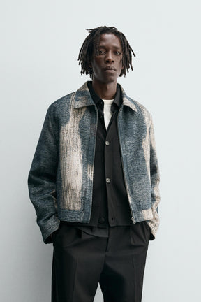 ABSTRACT JACQUARD JACKET - Image 2