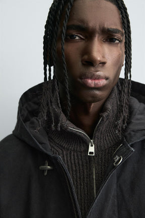 Kapuzenjacke mit Knebelverschluss 