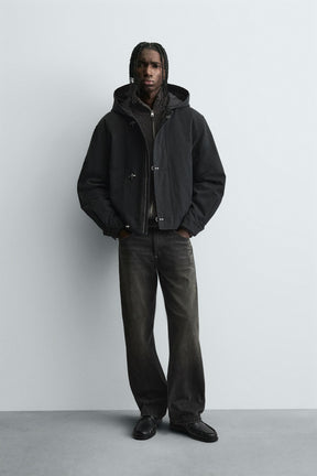 Kapuzenjacke mit Knebelverschluss 