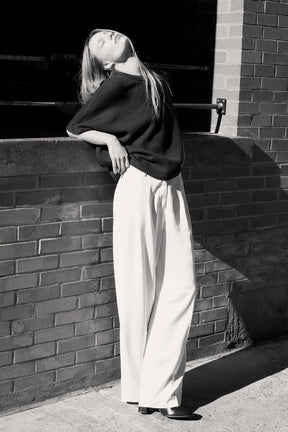 STRICKPULLOVER MIT WEITEN ÄRMELN