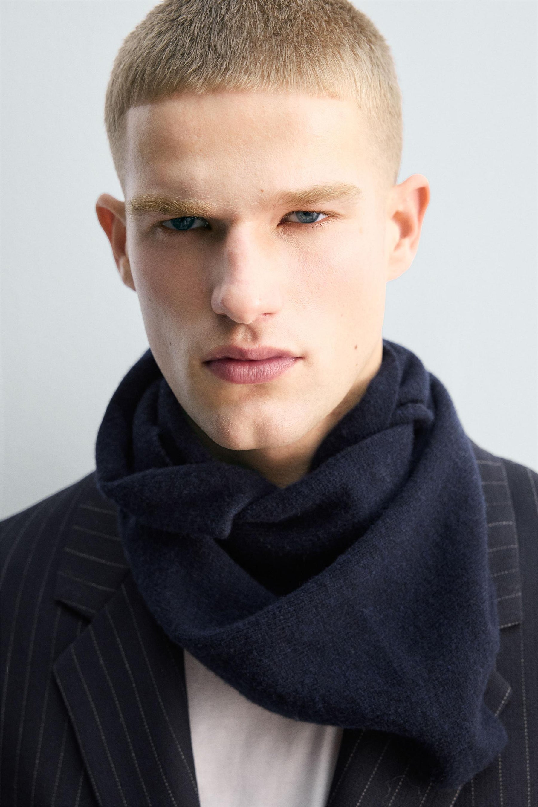 LIMITED EDITION WOOL PINSTRIPE BLAZER - Image 5