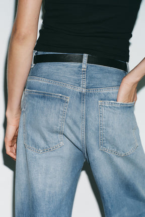 Gerade geschnittene, weite High-Waist-Jeans