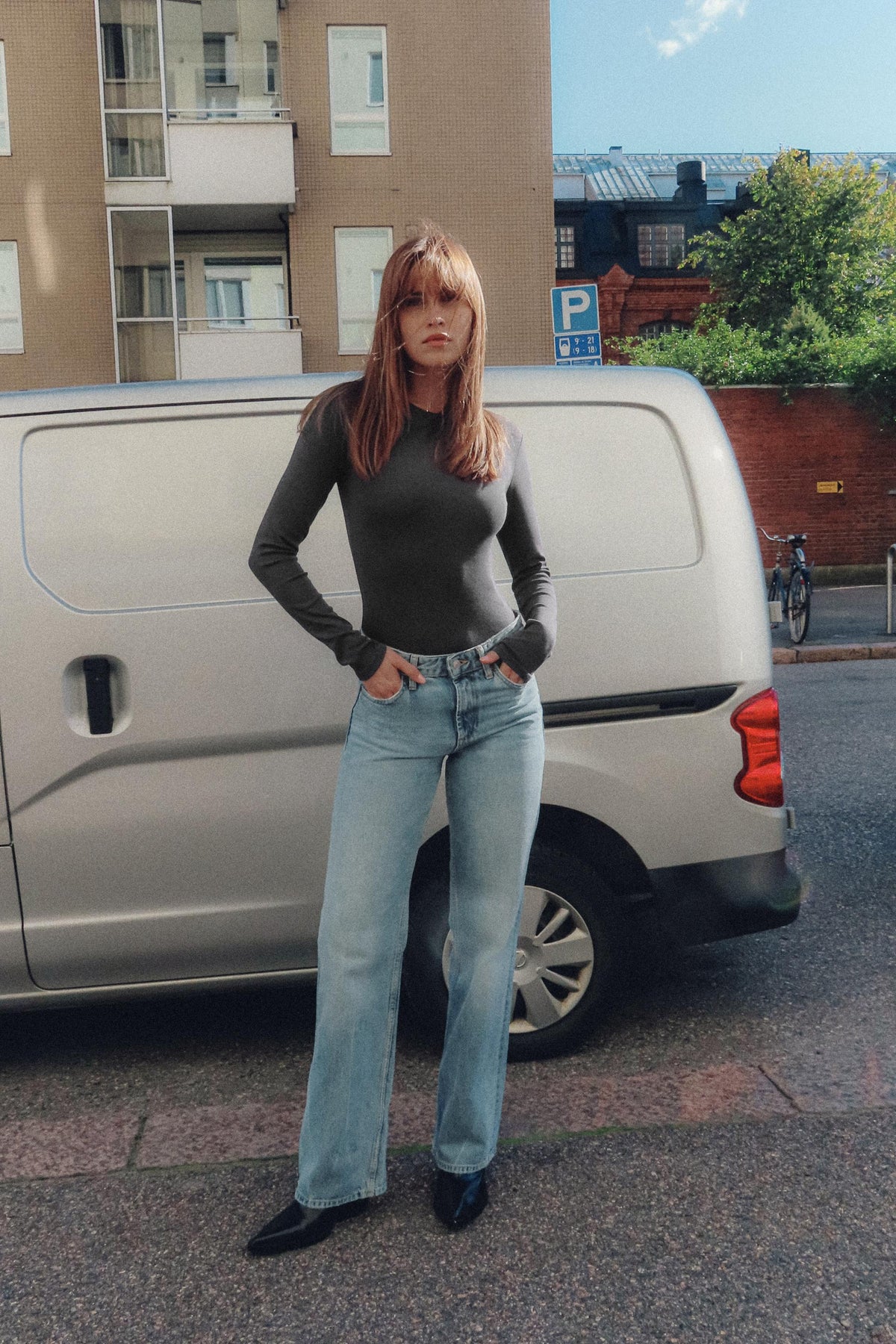 Jeans mit weitem Bein und mittelhohem Bund