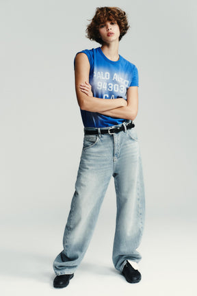 Übergroße Jeans mit mittelhohem Bund