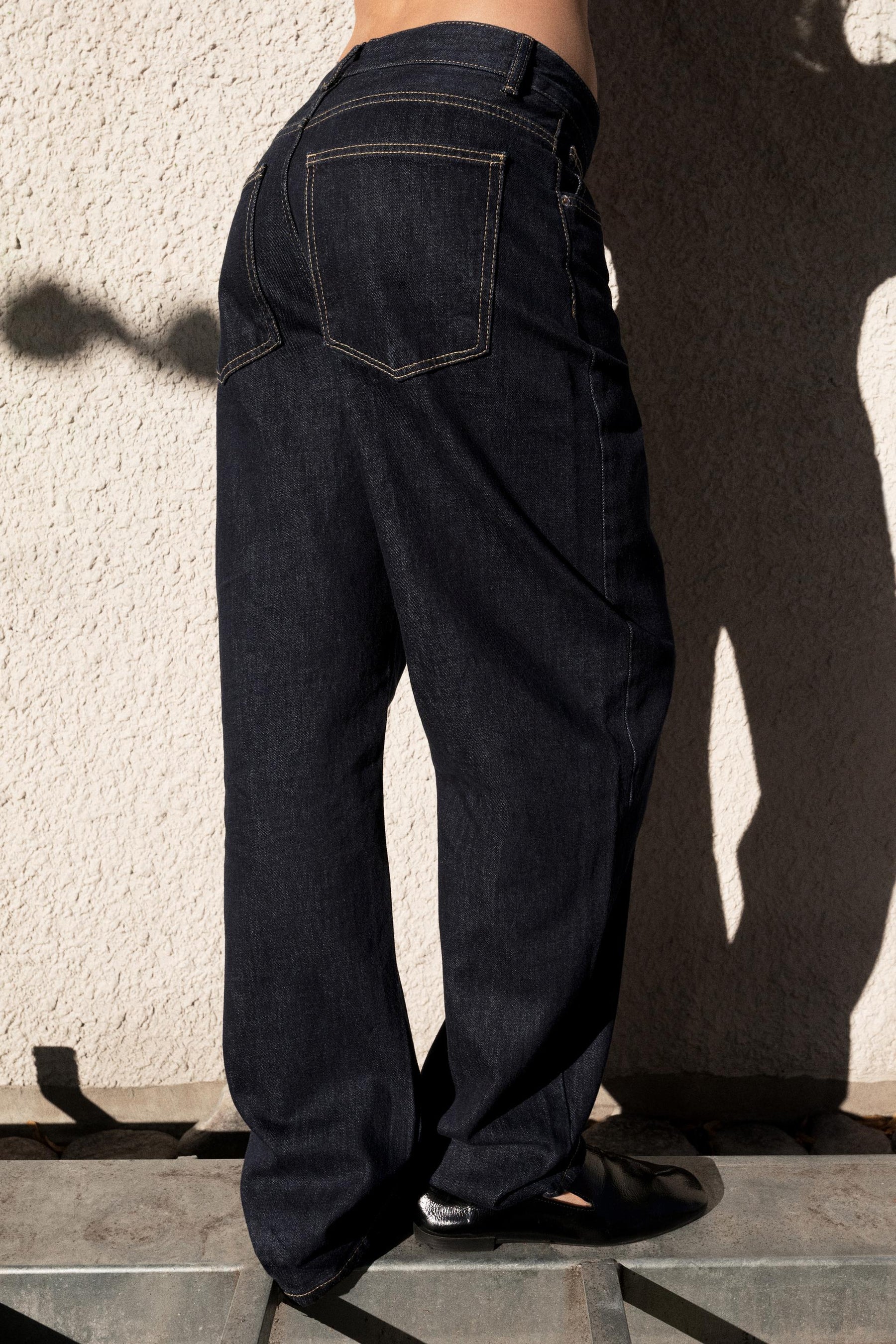 HOCHGESCHNITTENE FASSJEANS