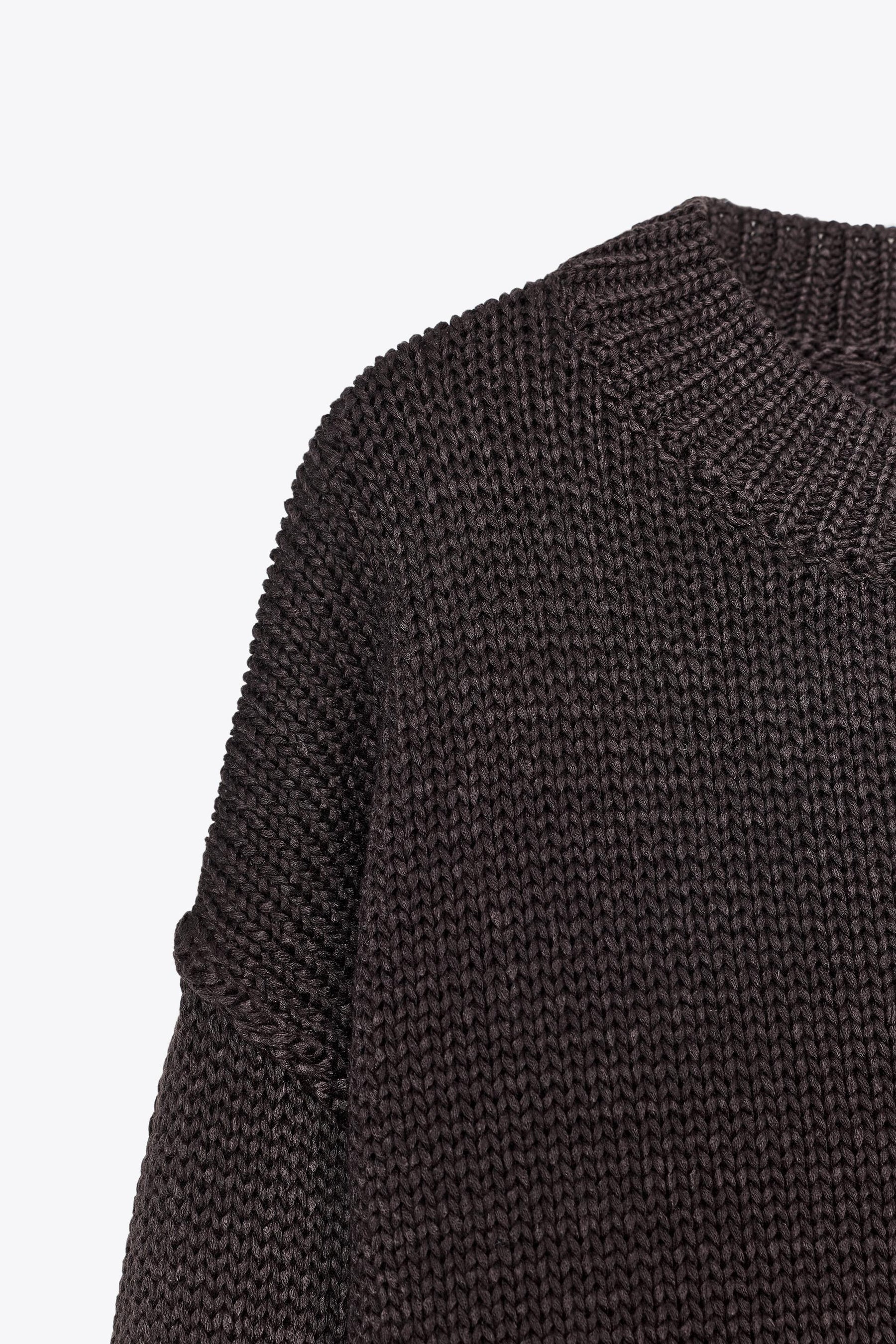 Strickpullover mit Nähten