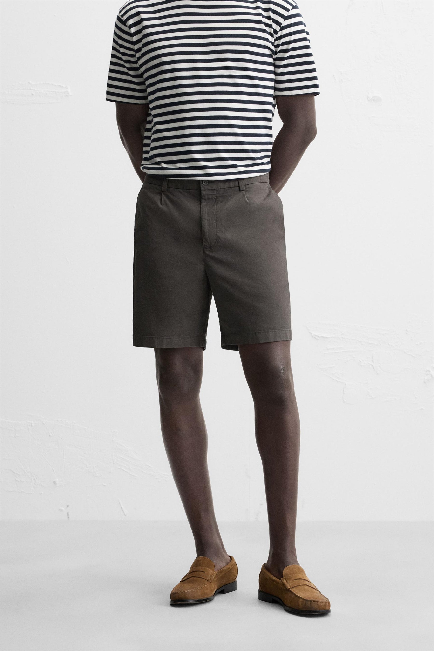 PLEATED REGULAR FIT BERMUDA SHORTS - Image 2