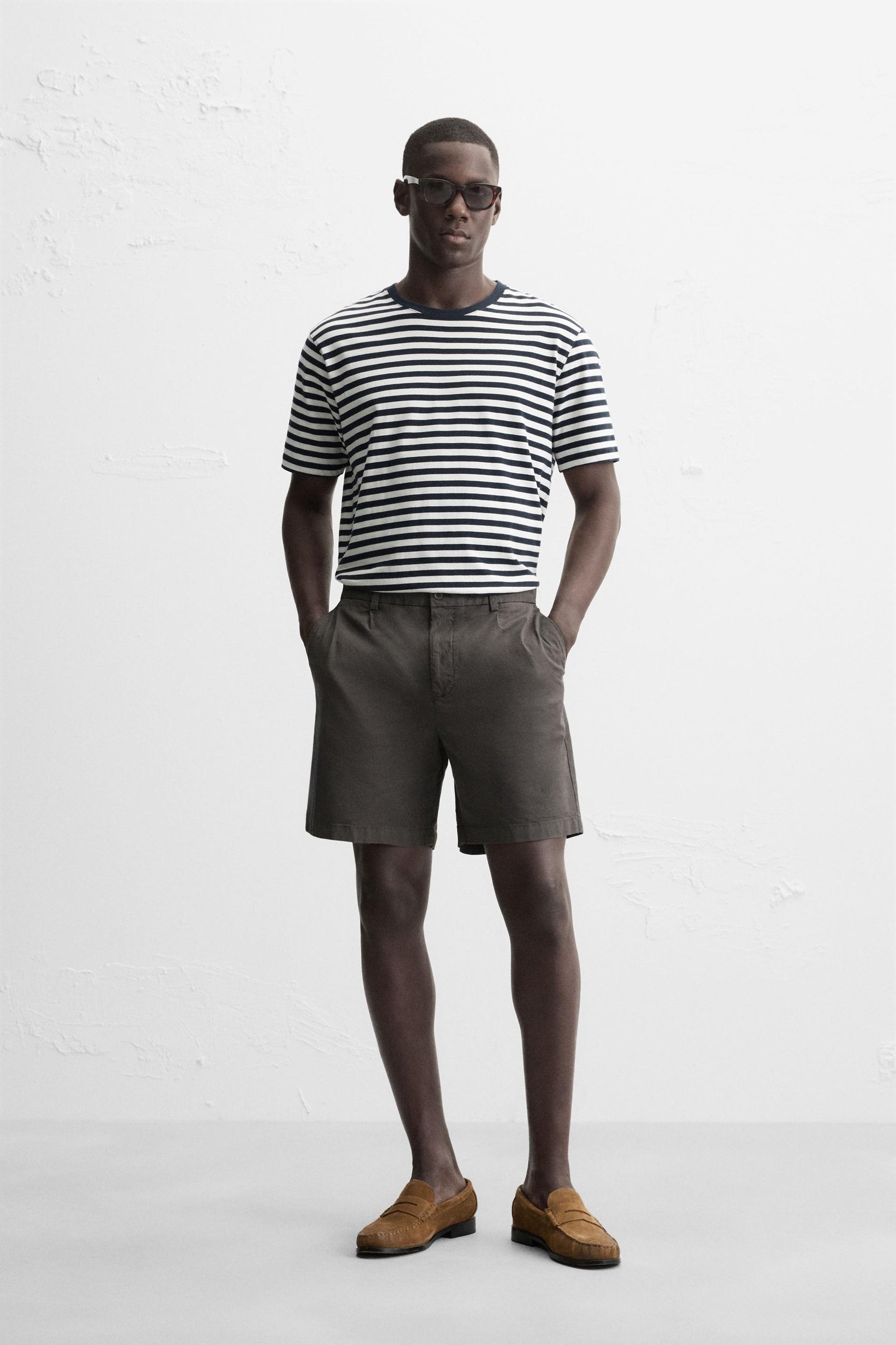 PLEATED REGULAR FIT BERMUDA SHORTS - Image 1