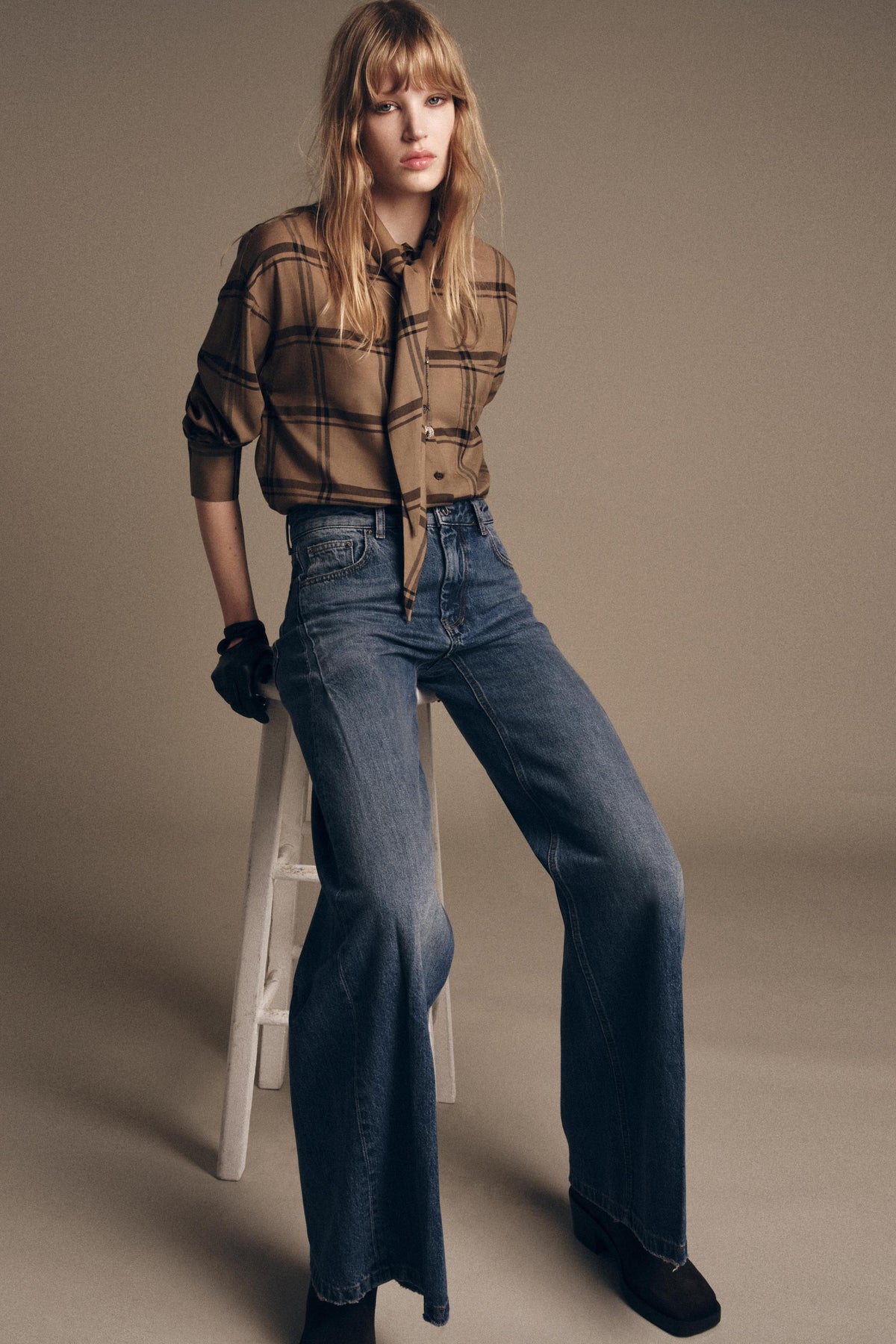 Ausgestellter Rock mit Falten und niedrigem Bund