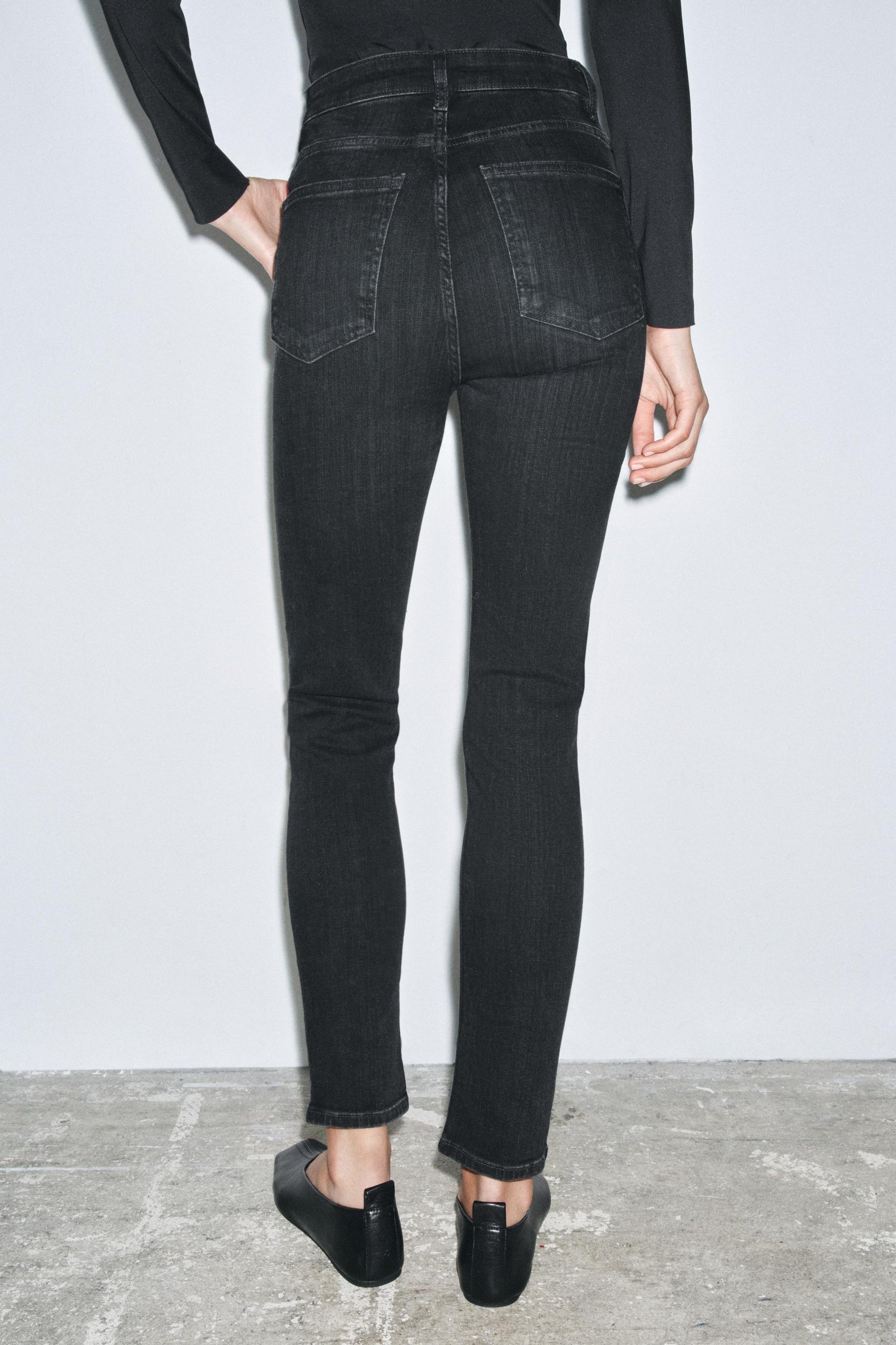 HIGH-WAIIST SKINNY JEANS