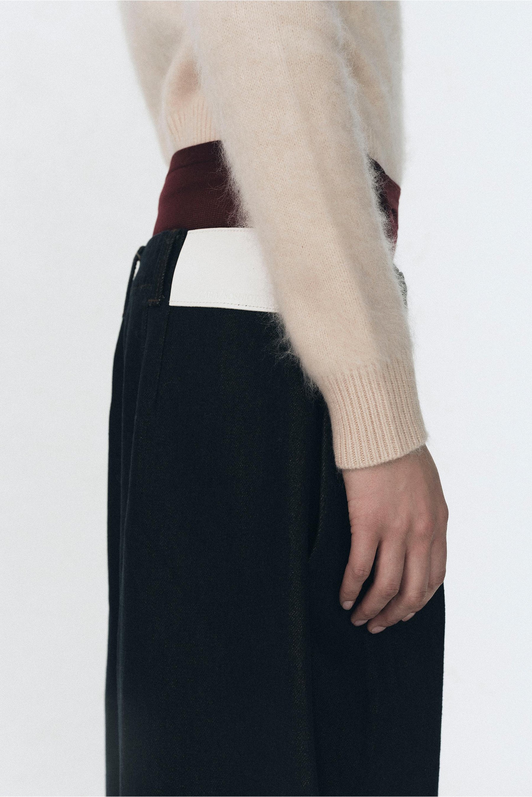 Weite Jeans mit Abnähern