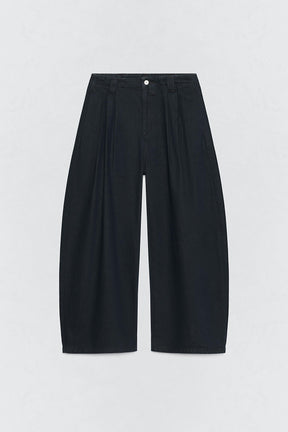 Weite Jeans mit Abnähern