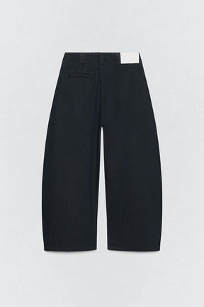 Weite Jeans mit Abnähern