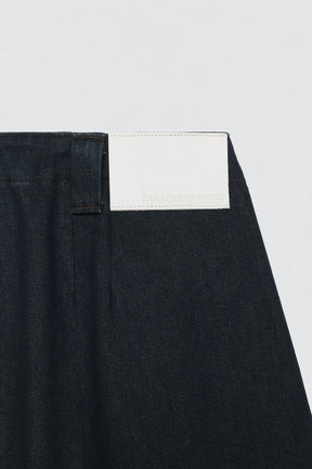 Weite Jeans mit Abnähern