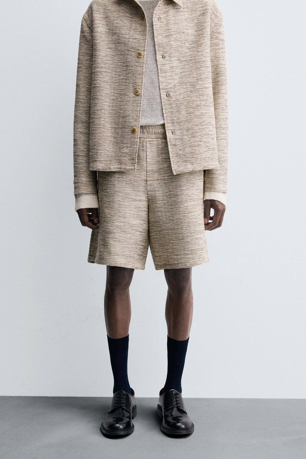 TEXTURED CONTRAST BERMUDA SHORTS - Image 2