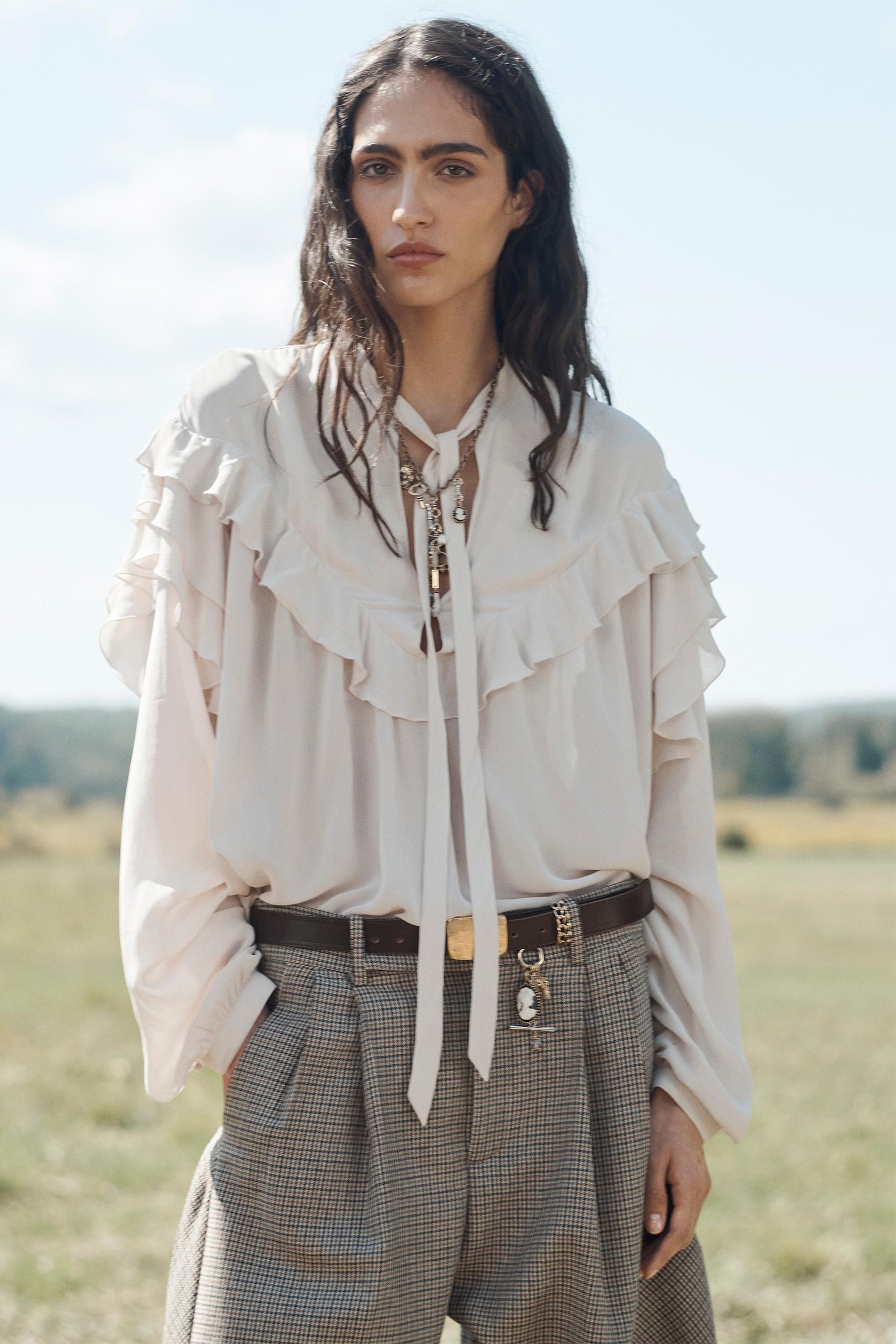 Rüschenbluse mit Schleife (limitierte Auflage)