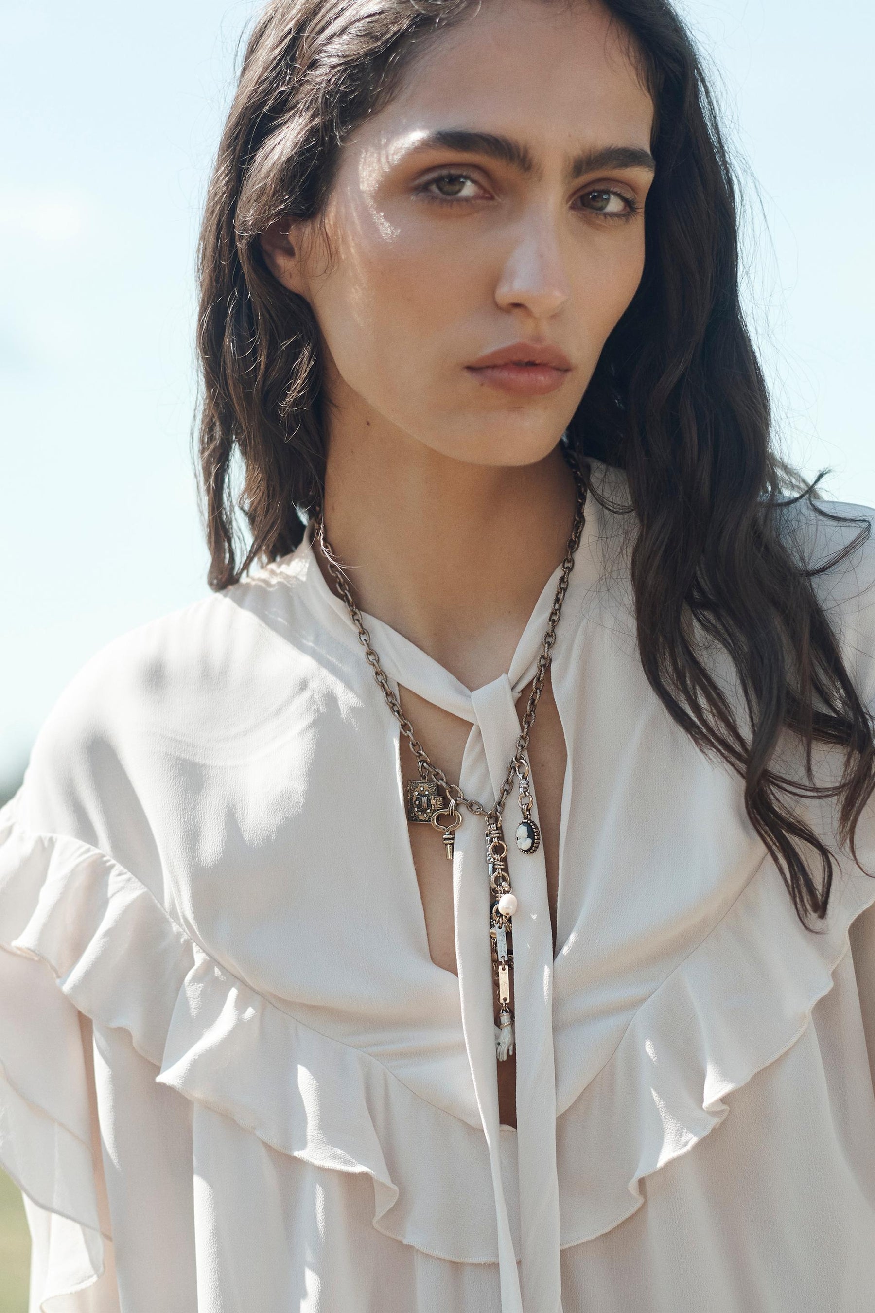 Rüschenbluse mit Schleife (limitierte Auflage)