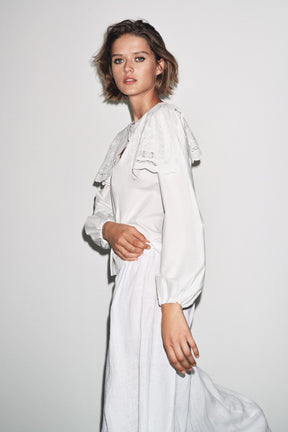 Popelinehemd mit besticktem Kragen