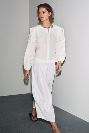 Popelinehemd mit besticktem Kragen