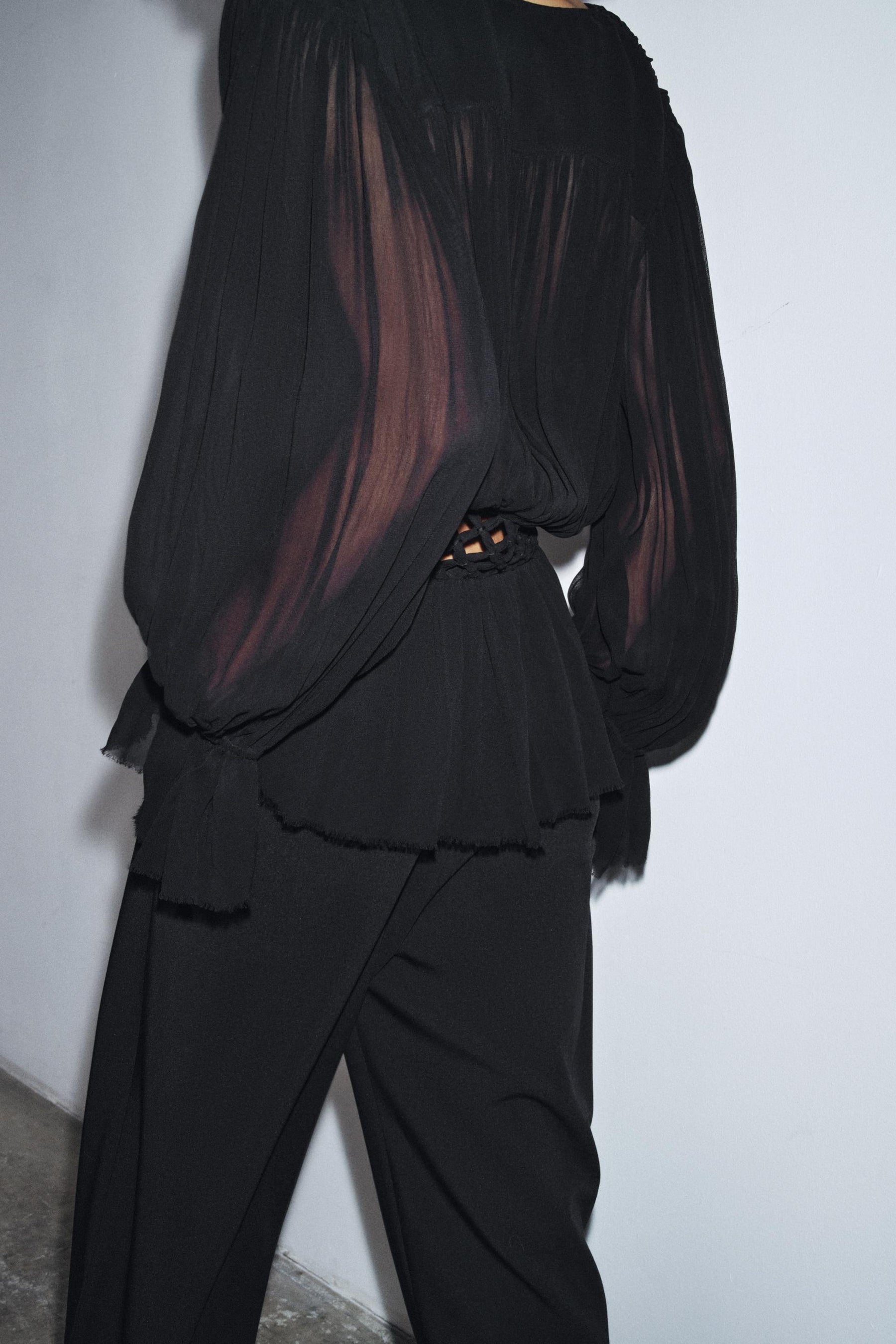 Makramee-Bluse mit V-Ausschnitt