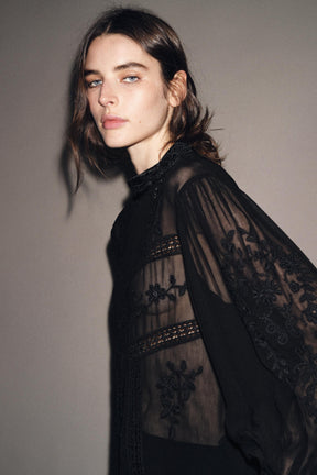 Bluse aus Samtspitze