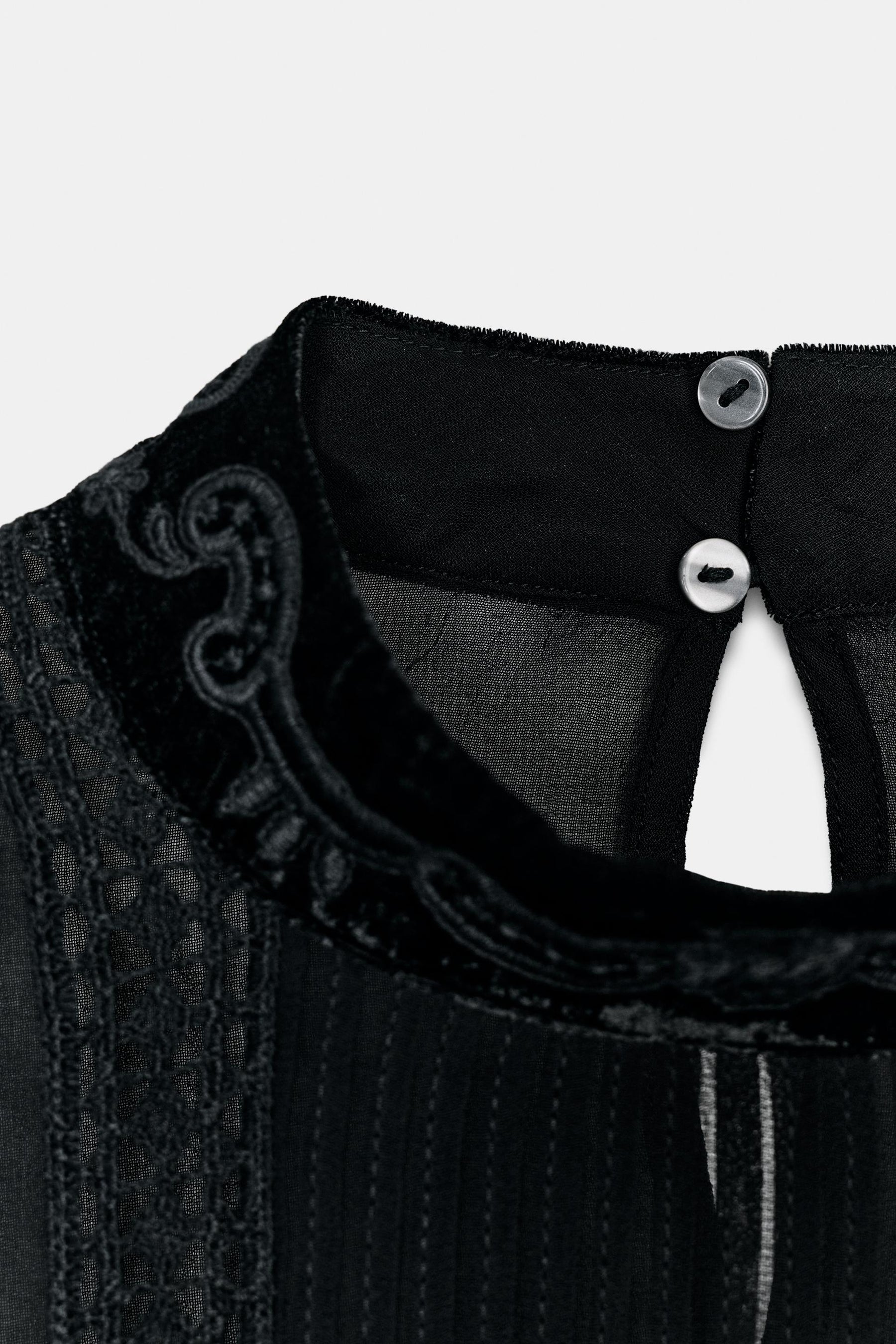Bluse aus Samtspitze