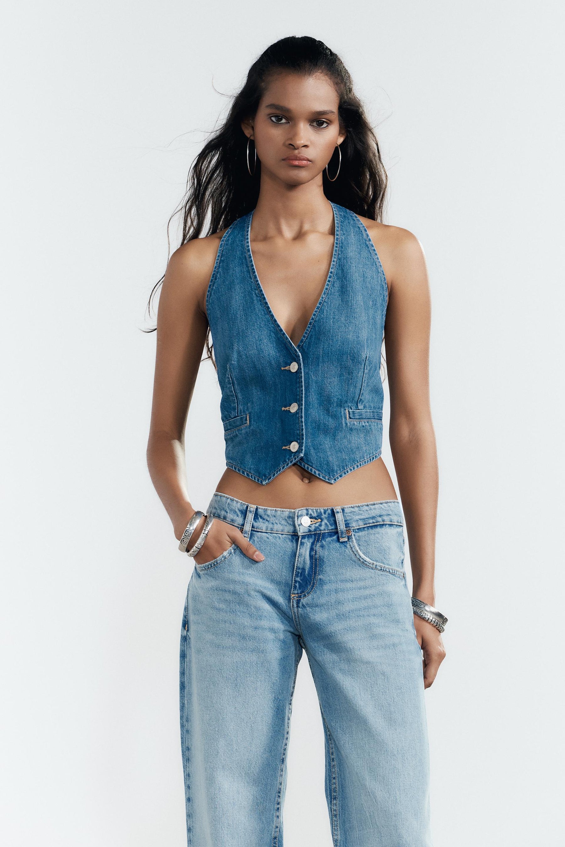 Weit geschnittene, tief sitzende Jeans