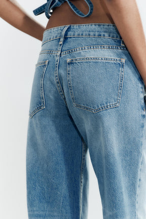Weit geschnittene, tief sitzende Jeans
