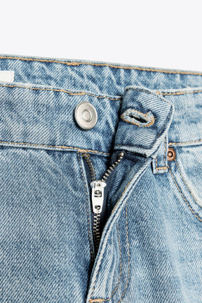 Weit geschnittene, tief sitzende Jeans