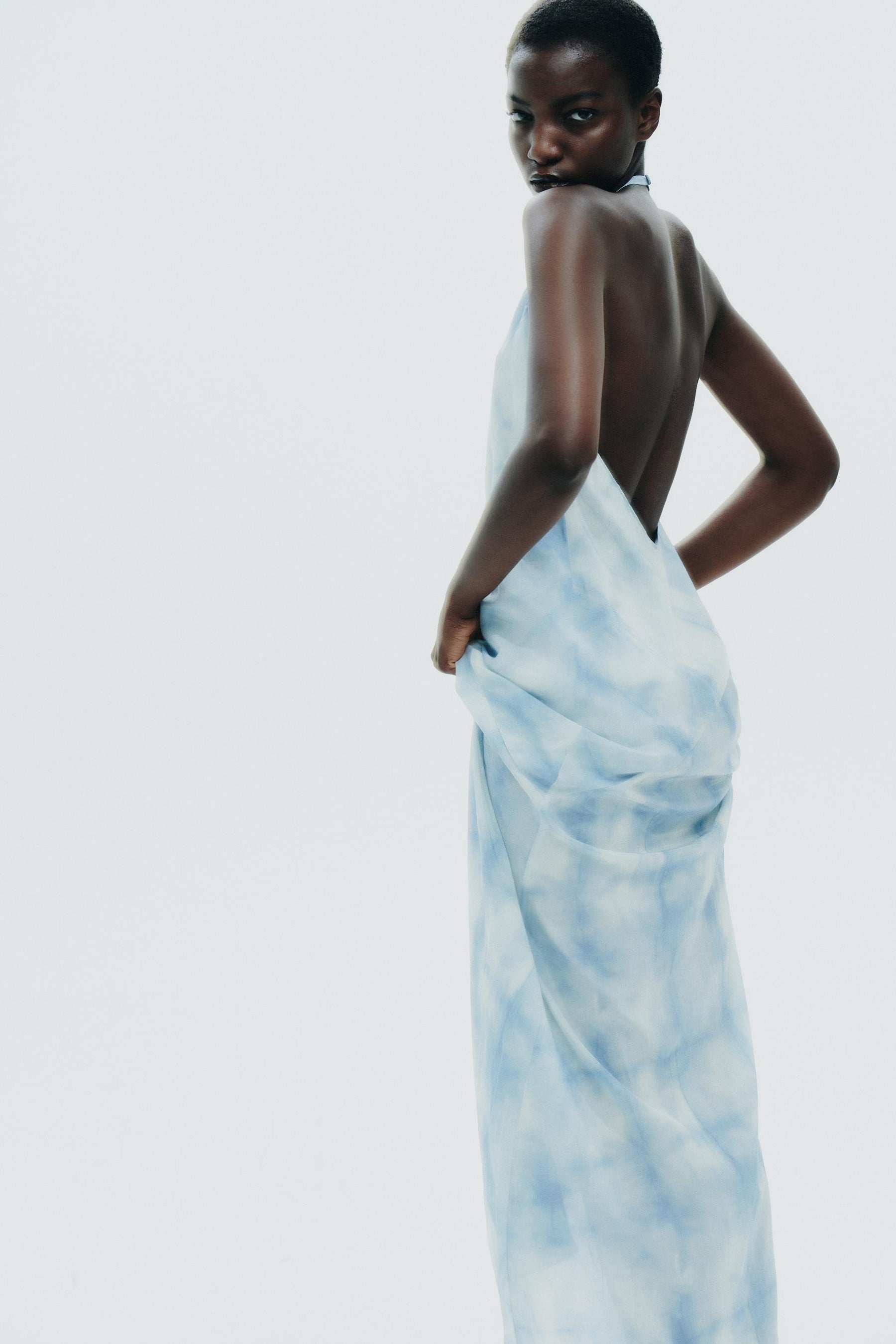 Neckholderkleid im Batik-Look