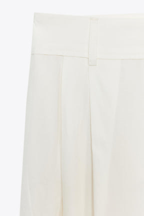 Plissierte Hose mit Klappen