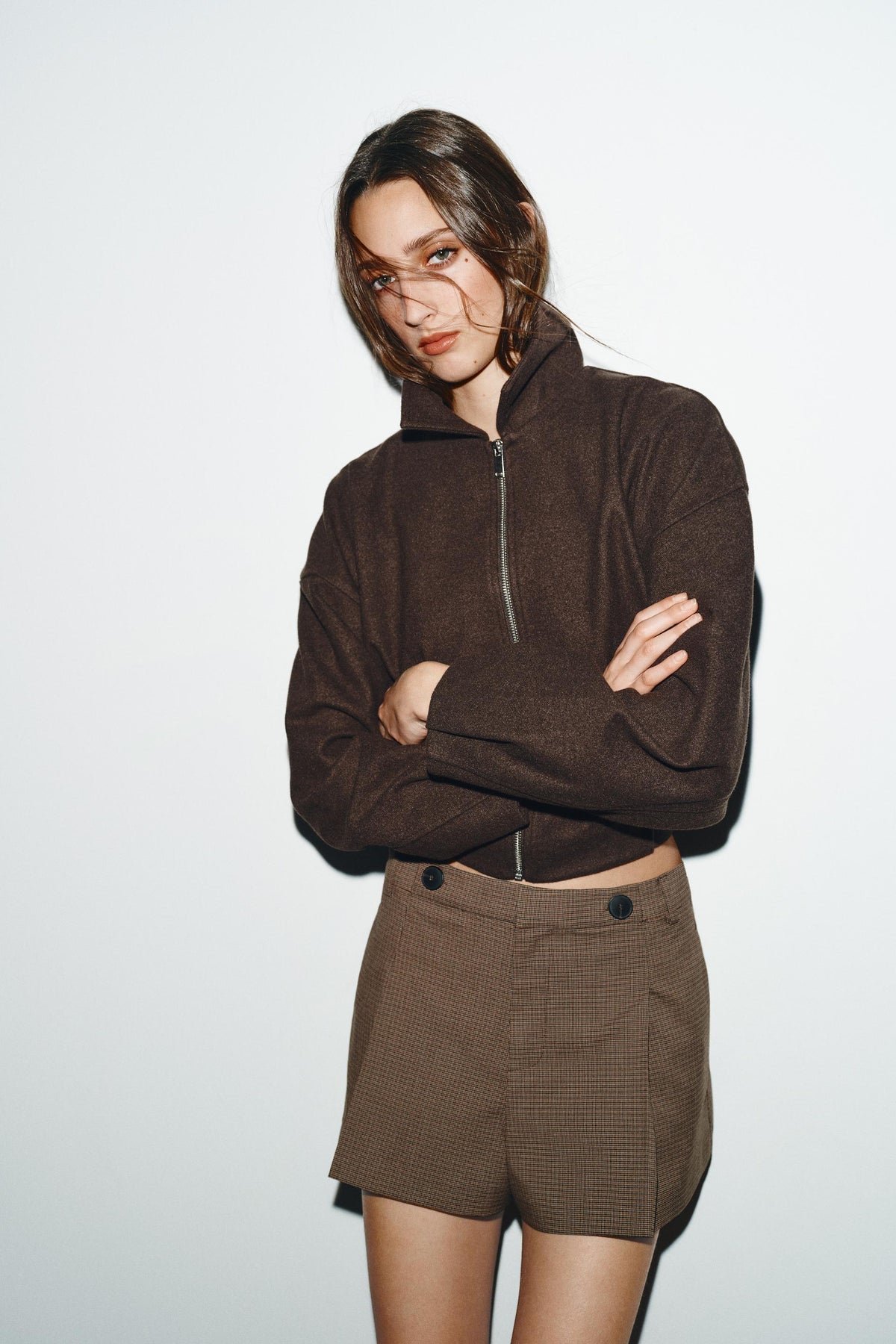 Shorts mit Falten und Knöpfen