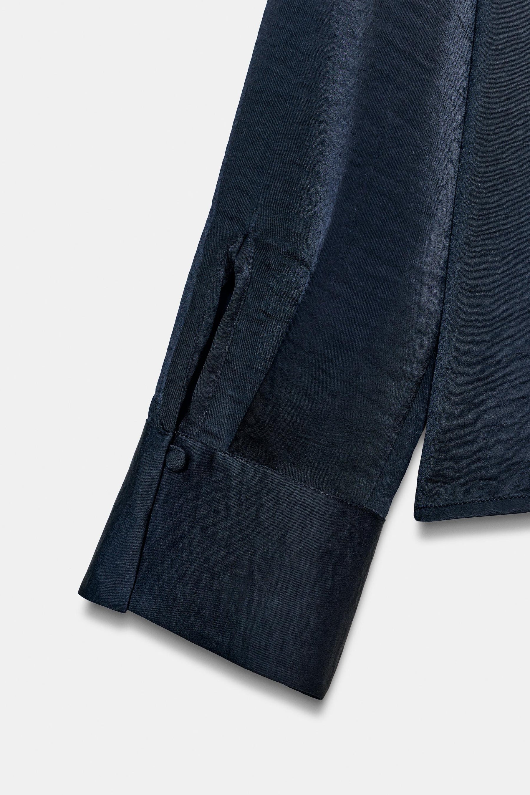 Satin-Hemd mit Belüftungsschlitzen