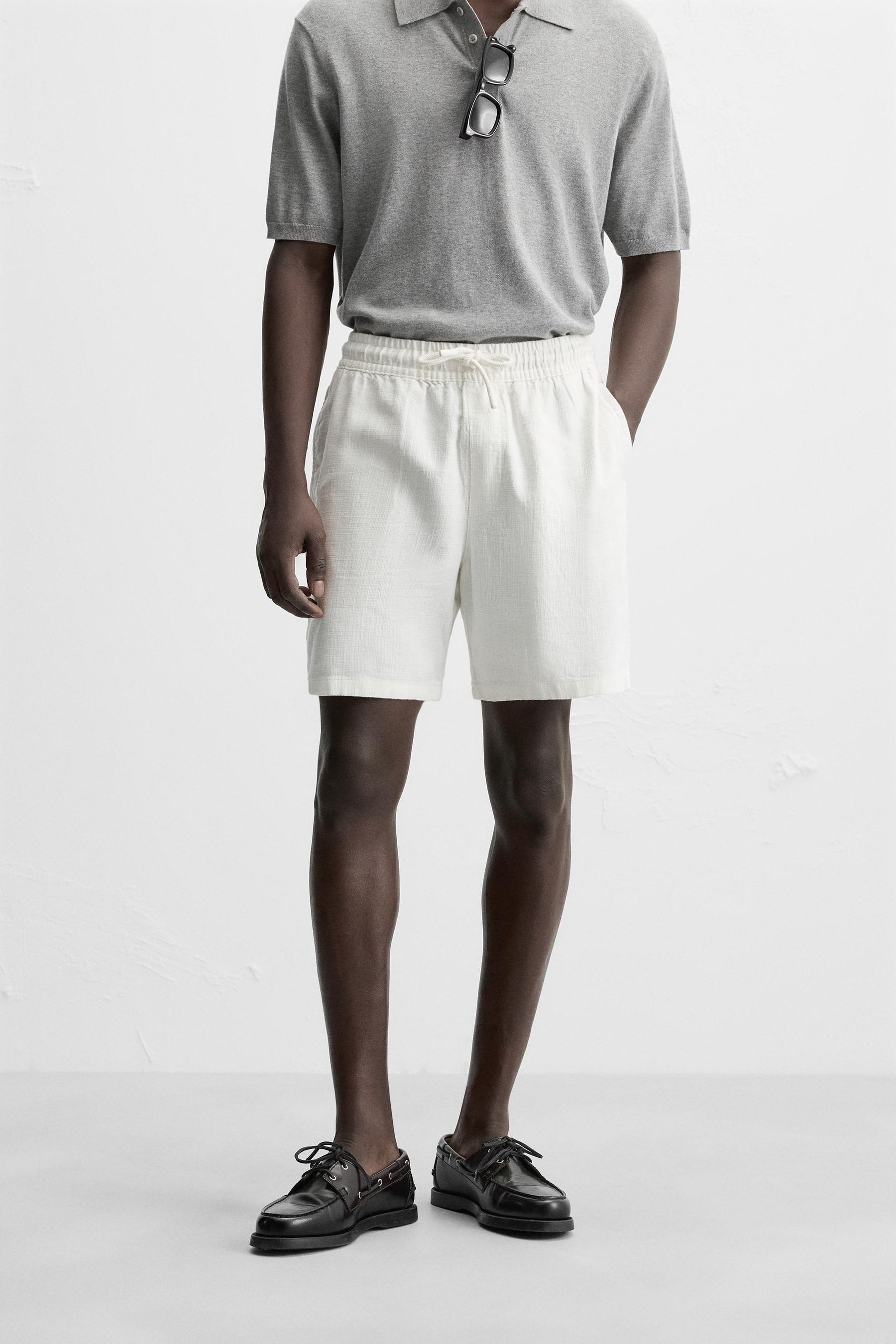 TEXTURED REGULAR FIT BERMUDA SHORTS - Image 2