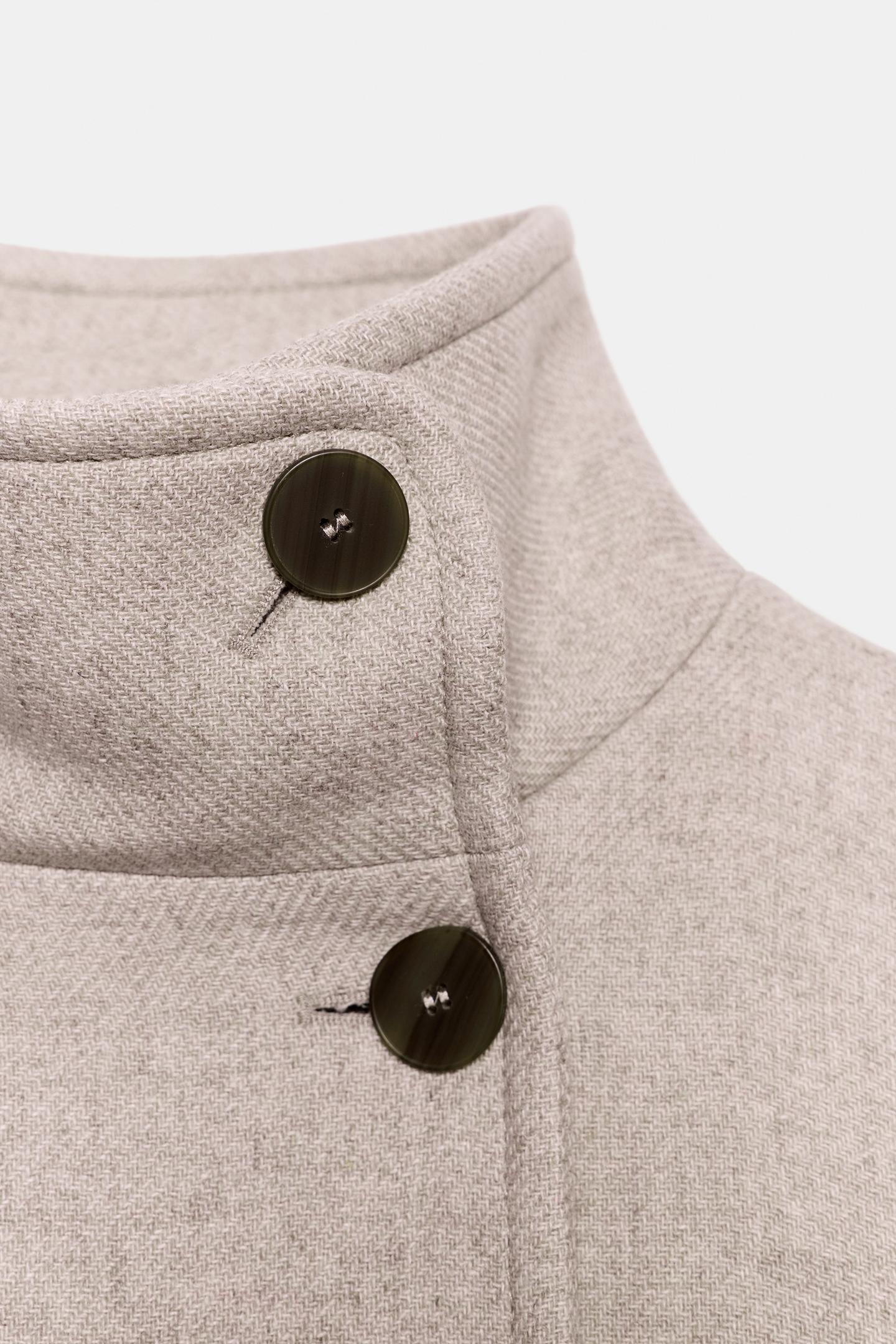 Begrenzter hoher Kragen 