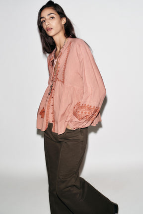 Bestickte Kontrastbluse