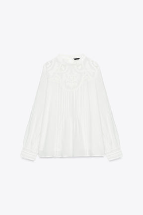 BLUSE MIT BLUMENSTICKUNG