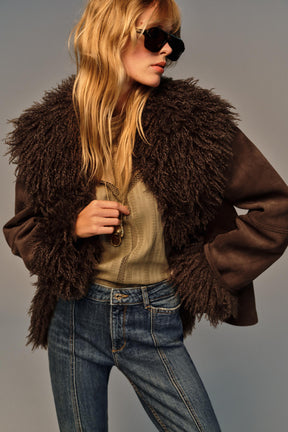 Jeans mit ausgestellter Naht und mittelhohem Bund