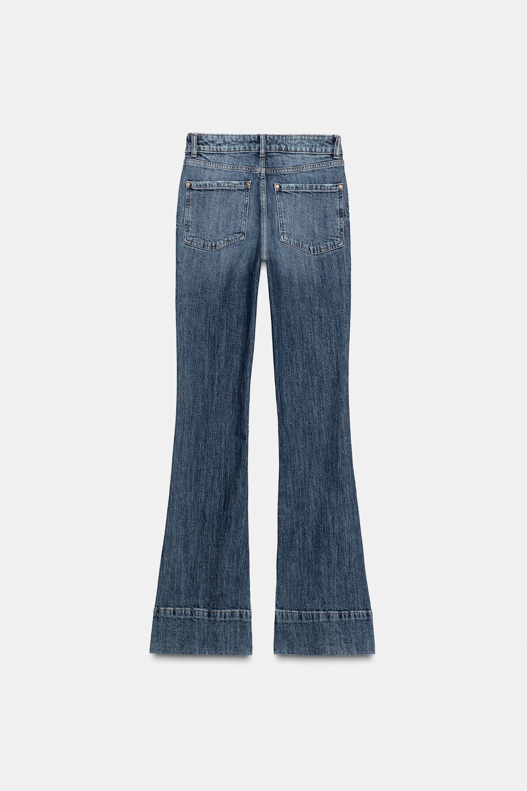 Jeans mit ausgestellter Naht und mittelhohem Bund