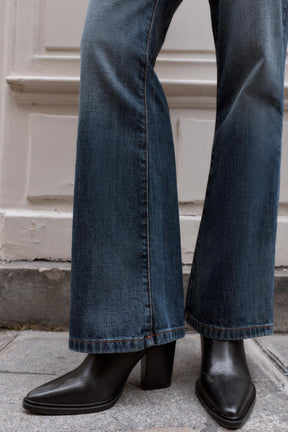 Bootcut-Jeans mit niedrigem Bund