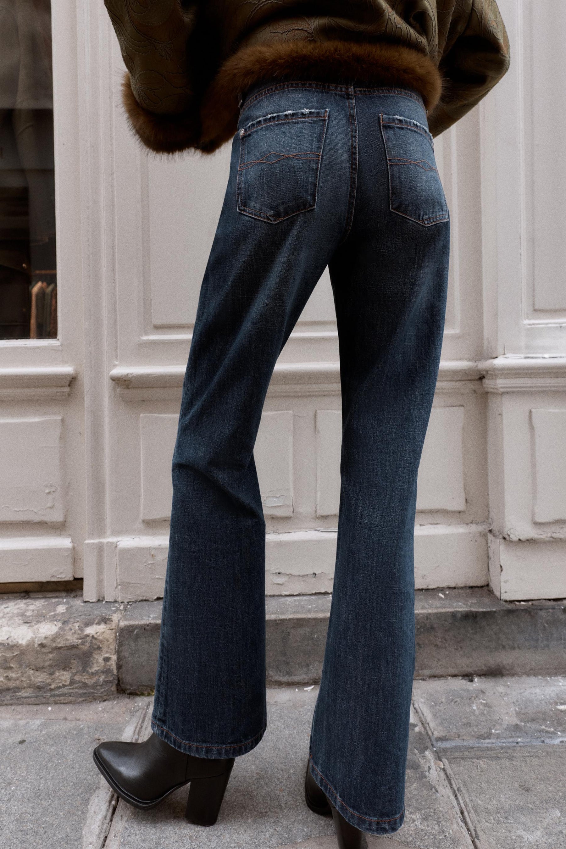 Bootcut-Jeans mit niedrigem Bund