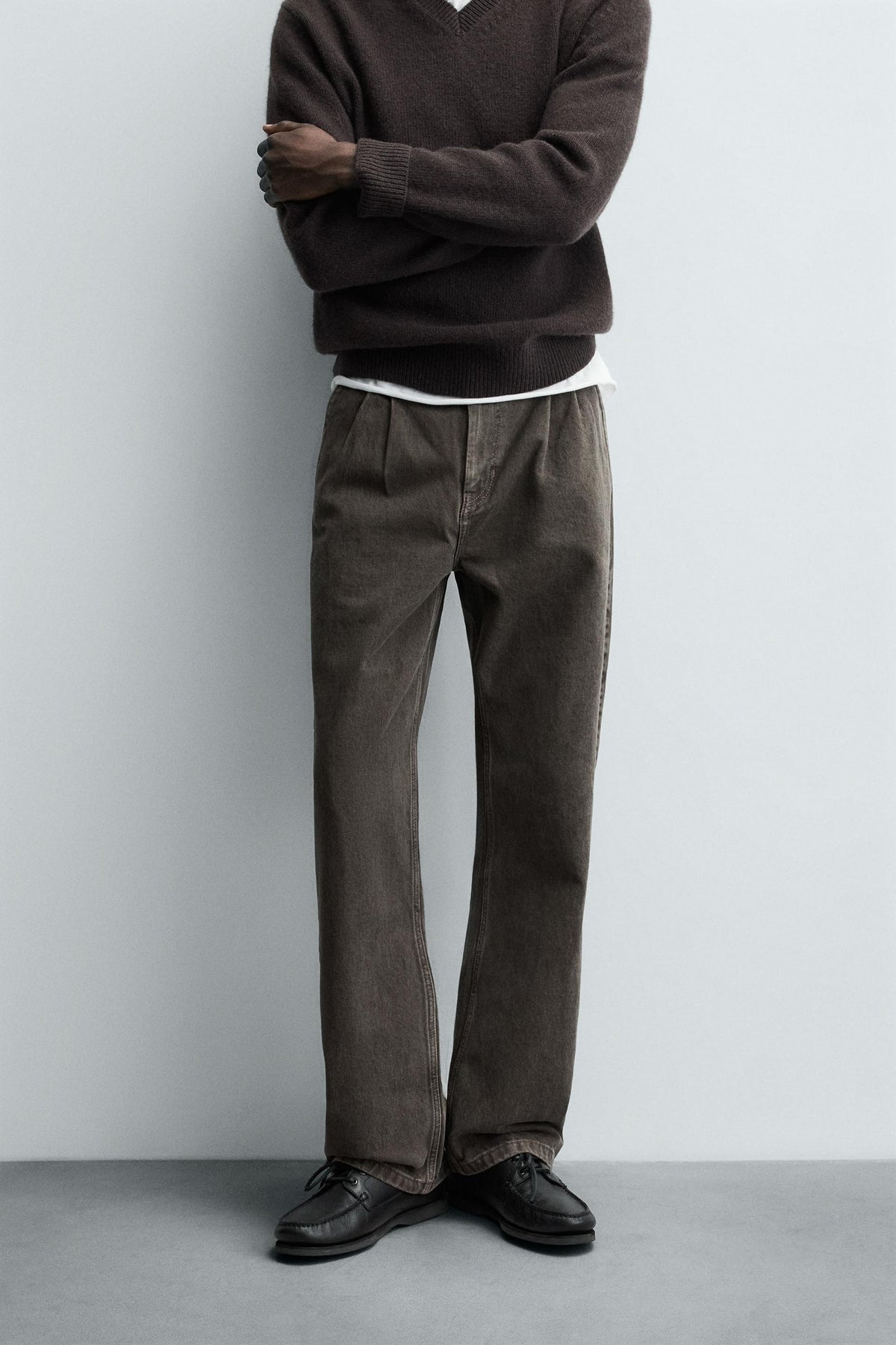 STRAIGHT FIT PLEATED JEANS - Image 2