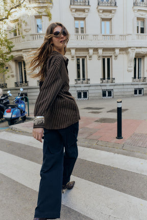 Gestreiftes Hemd mit Schnallendetails