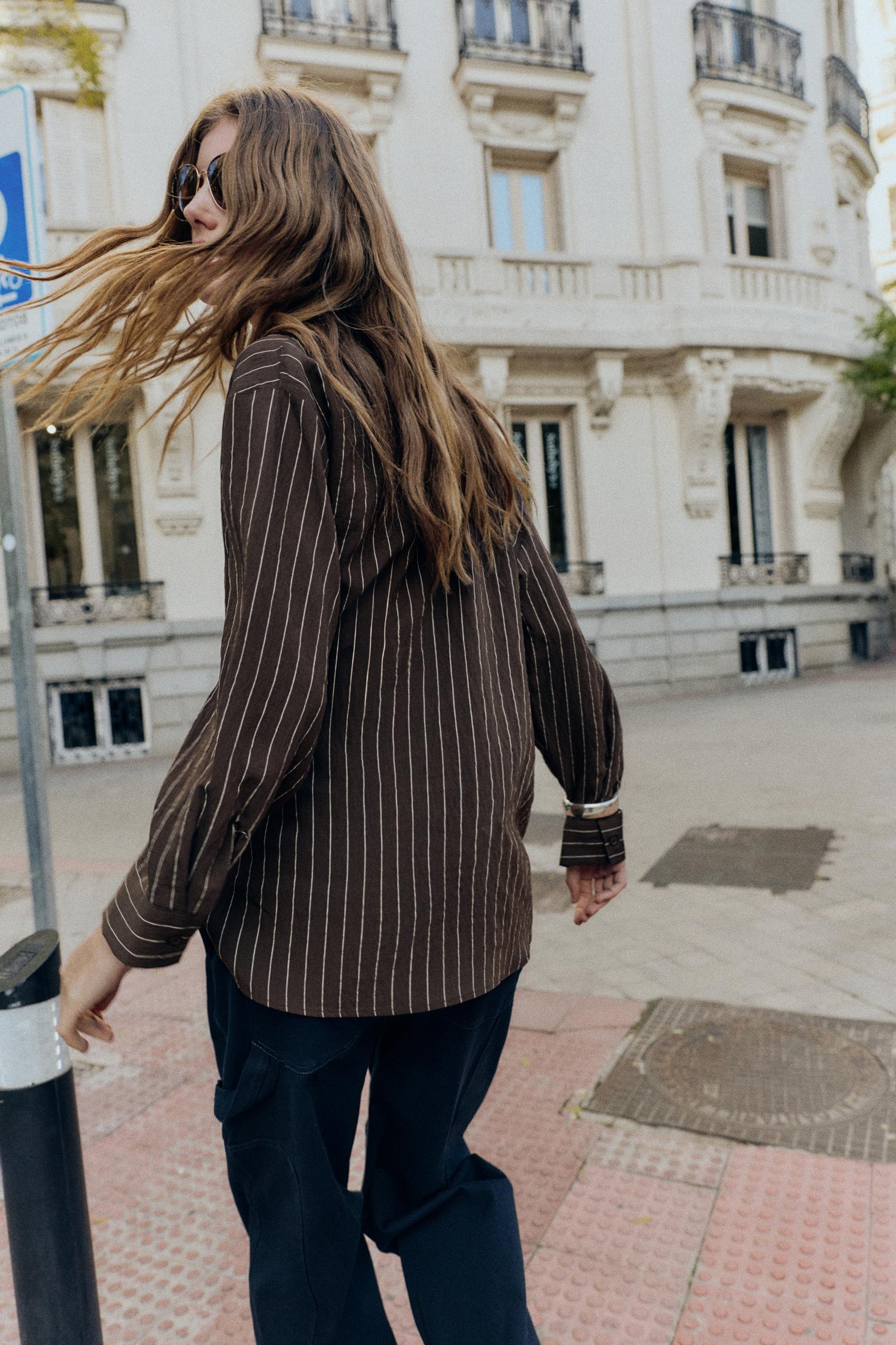 Gestreiftes Hemd mit Schnallendetails